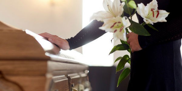 C&aacute;ch v&aacute;i lạy trong đ&aacute;m tang đ&uacute;ng phong tục truyền thống của người Việt